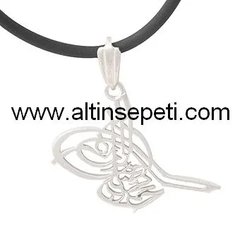 Ajurlu kesilmiş, kavisli kolları ve dikey tuğları belirgin gümüş Osmanlı tuğrası