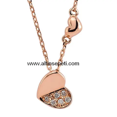 Bir yarısı parlak, diğer yarısı pırlanta taşlı rose altın kalp ve zincirde küçük kalp